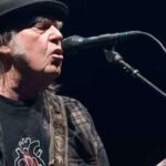 Neil Young ganha adeso em convocao de boicote ao Spotify - Cultura