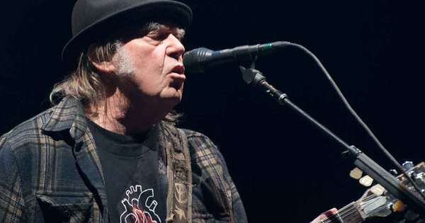 Neil Young ganha adeso em convocao de boicote ao Spotify - Cultura