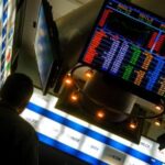 Por que o dólar está caindo tanto mesmo com guerra e crise econômica