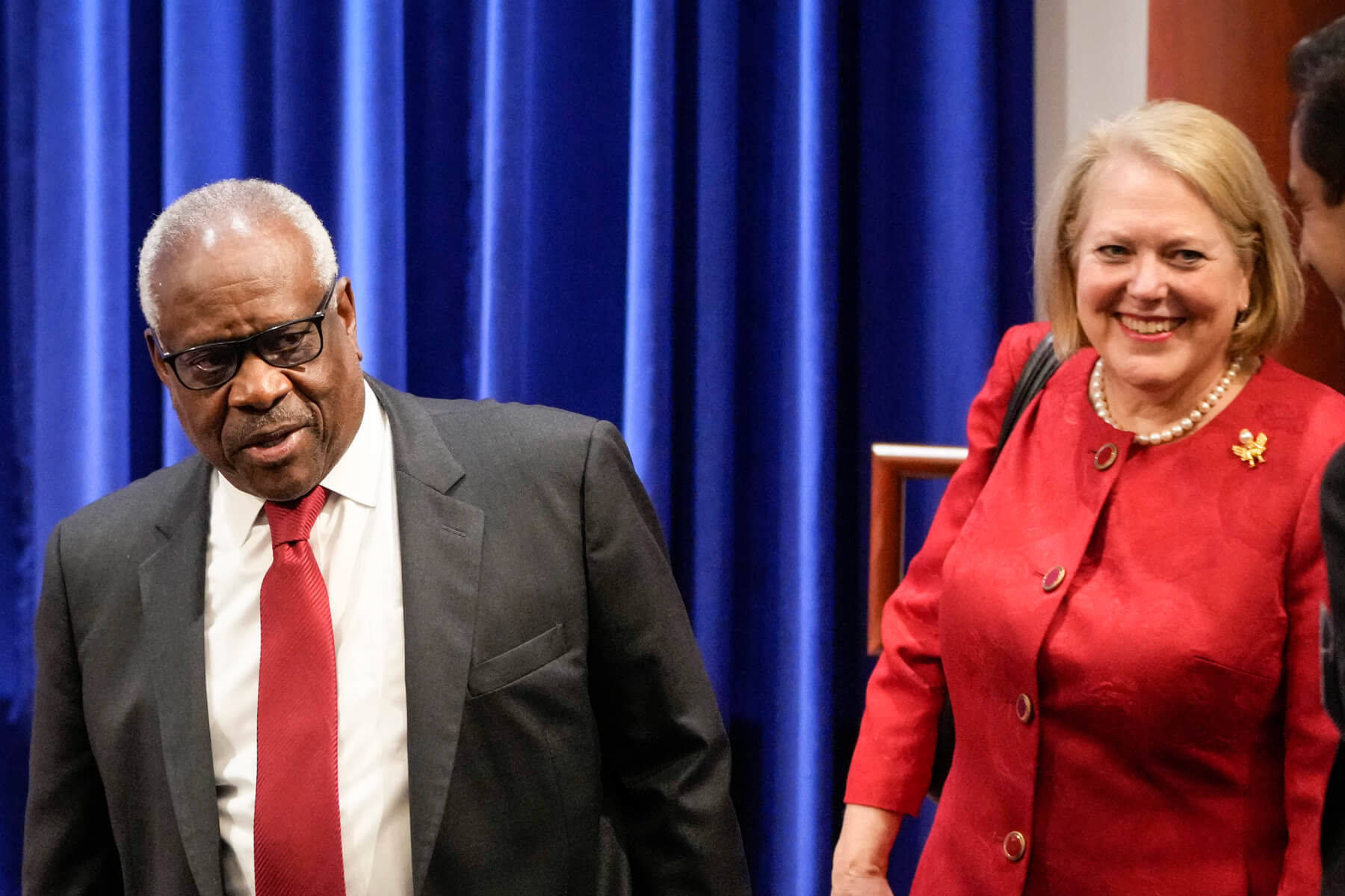 WASHINGTON, DC - OCTOBER 21: (L-R) Associate Supreme Court Justice Clarence Thomas and his wife and conservative activist Virginia Thomas arrive at the Heritage Foundation on October 21, 2021 in Washington, DC. Clarence Thomas has now served on the Supreme Court for 30 years. He was nominated by former President George H. W.  Bush in 1991 and is the second African-American to serve on the high court, following Justice Thurgood Marshall. (Photo by Drew Angerer/Getty Images)