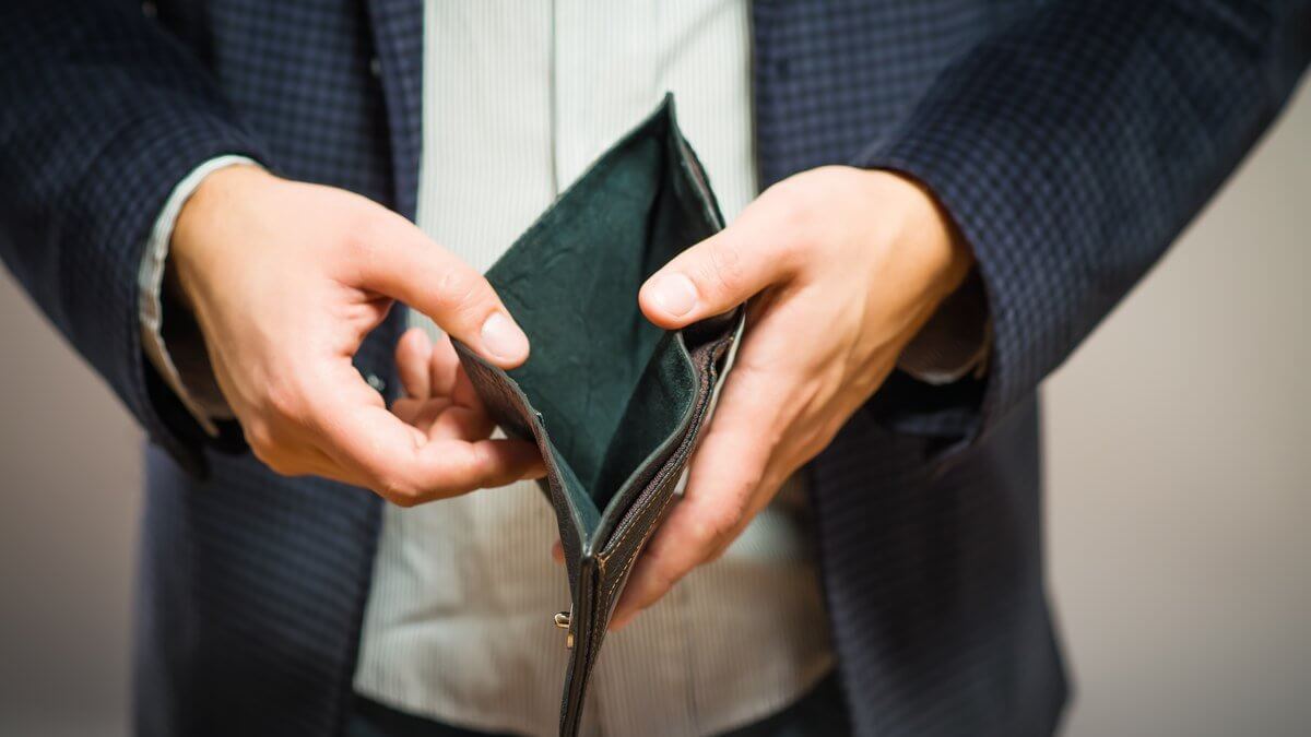 Veja dicas de especialistas para fugir das dívidas e limpar o nome | Economia