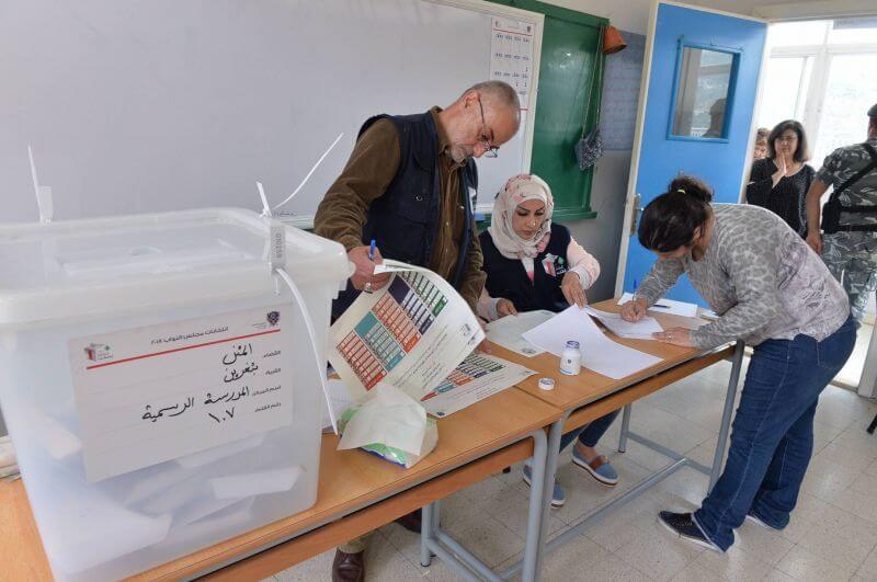 15 mai : crucifixion en vue de la démocratie ?