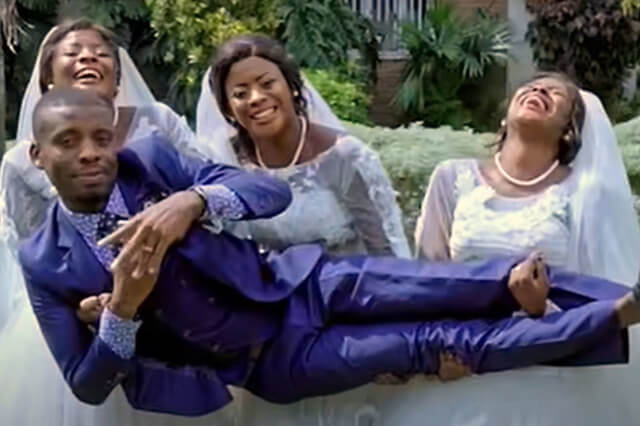 Non, cet homme n'a pas épousé des triplées - Voyage