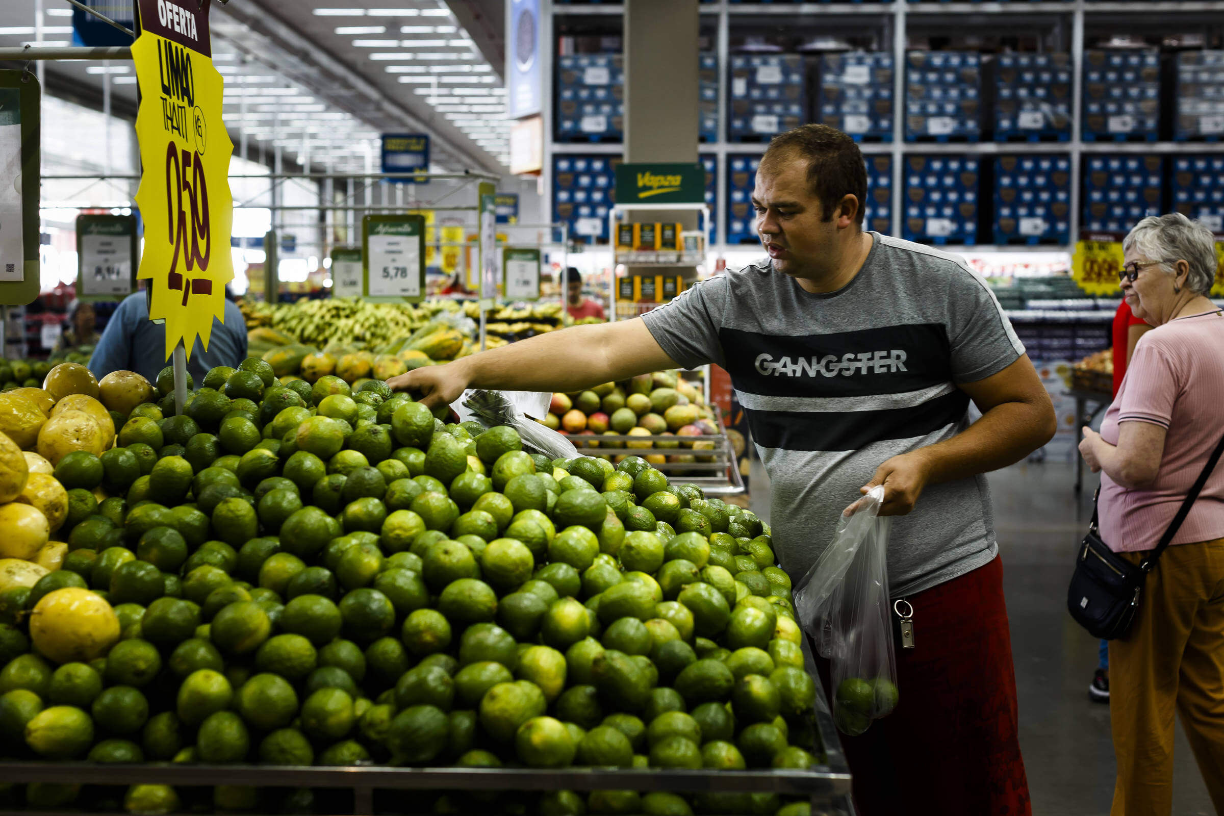 Preço do petróleo deve ajudar economia do Brasil neste ano, diz FMI - 19/04/2022 - Mercado