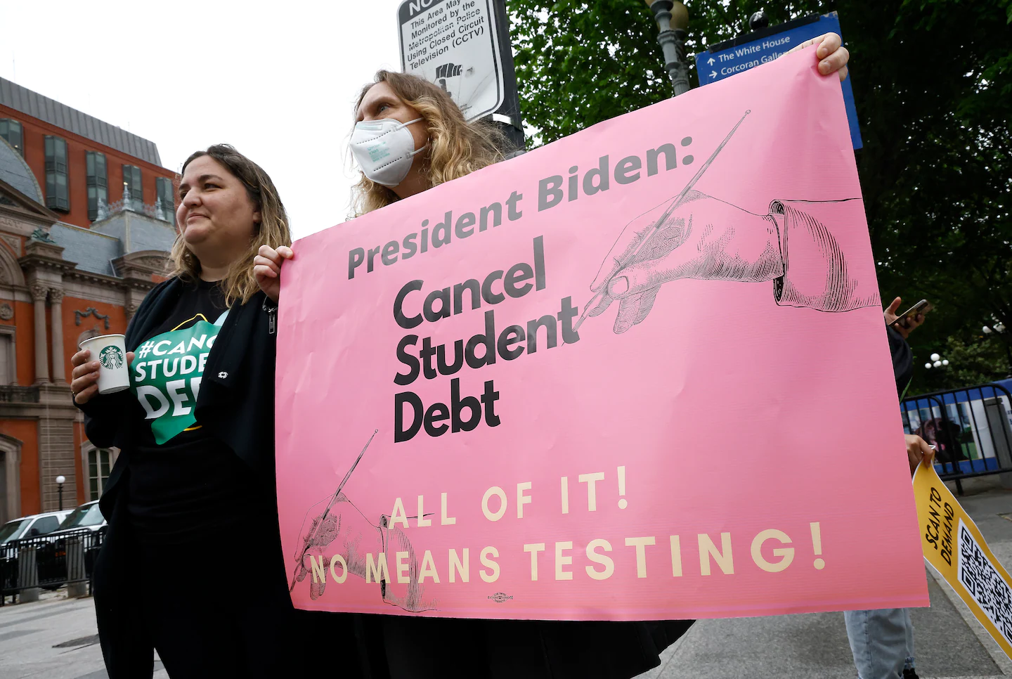 Biden plunges into the risky politics of student loans